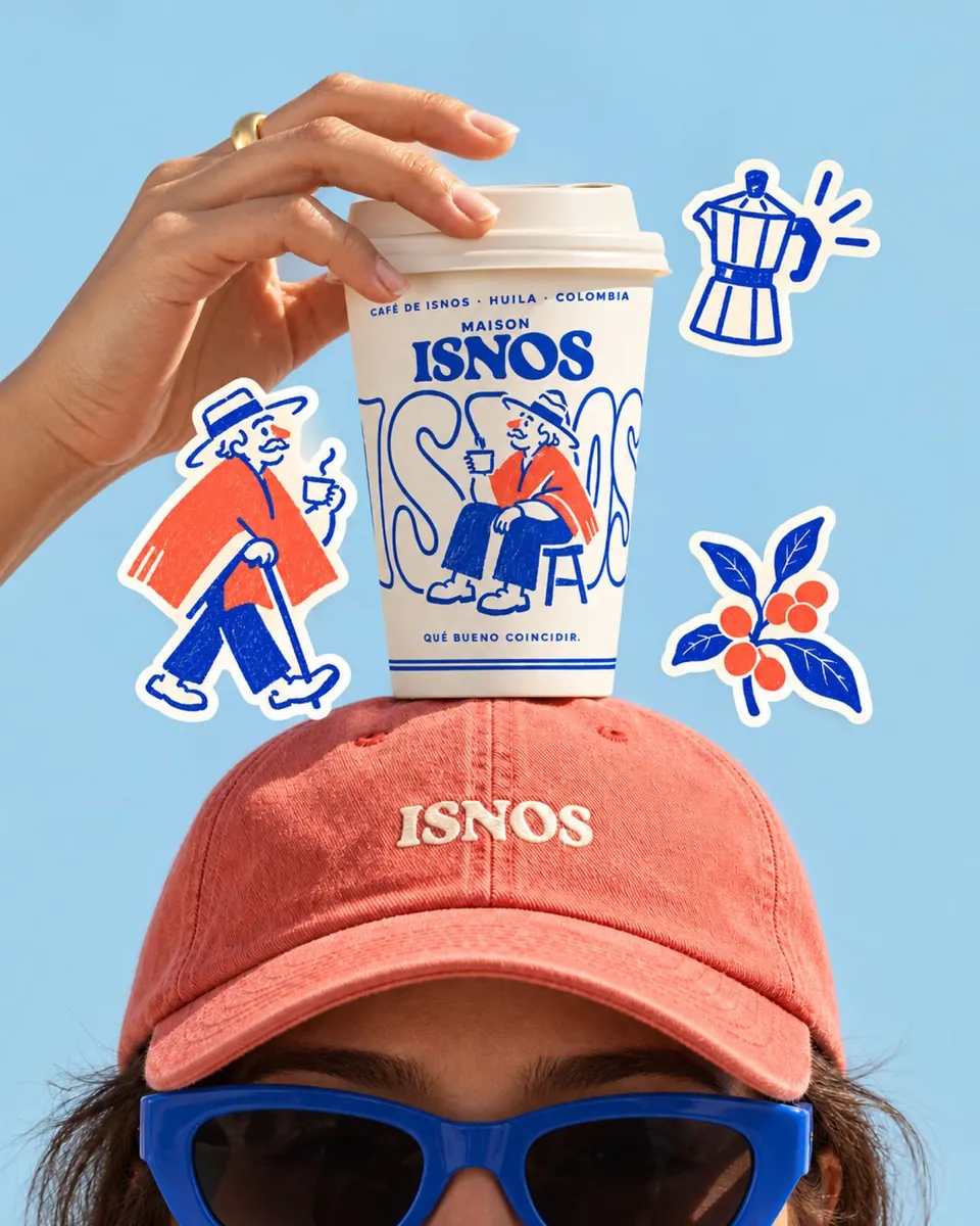 Vaso Maison Isnos sobre una gorra coral bordada ISNOS